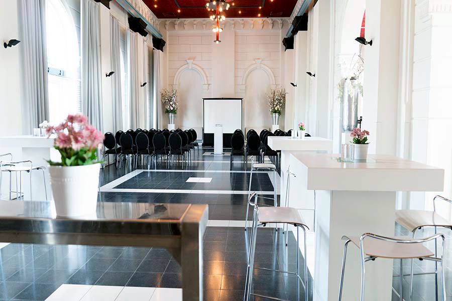 Pompgebouw_de_esch_paleiszaal_vanaf_bar