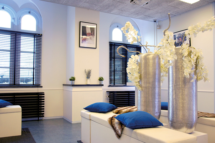 Pompgebouw_de_esch_waterzaal_loungeruimte