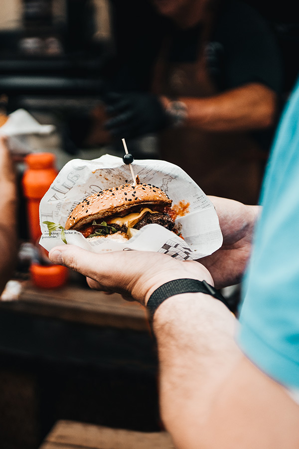 pompgebouw_de_esch_catering_hamburger
