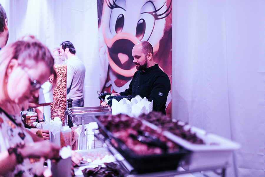 pompgebouw_de_esch_disney_kerstfeest_kok_buffet_eten_mensen